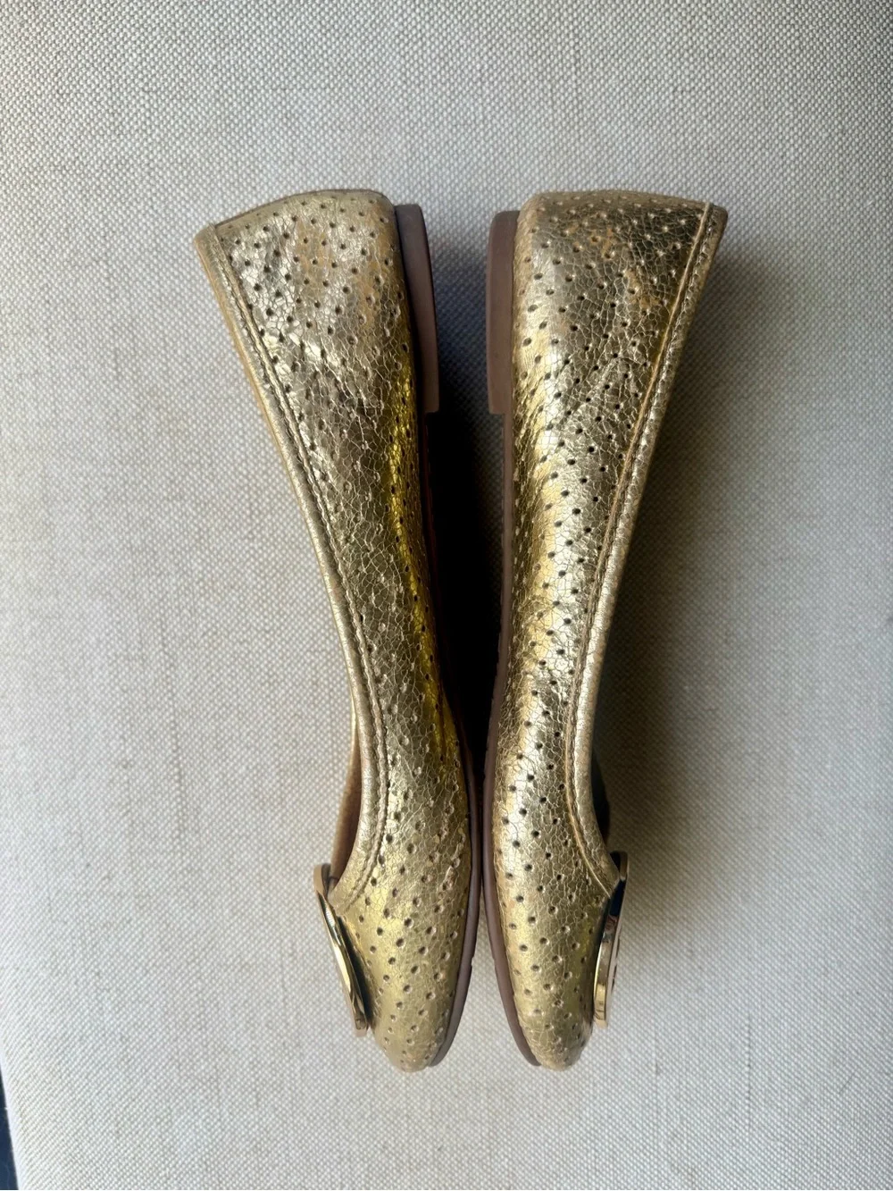 Tory Burch Women's Gold Leather Ballet Flats runs like Size 7 good condition